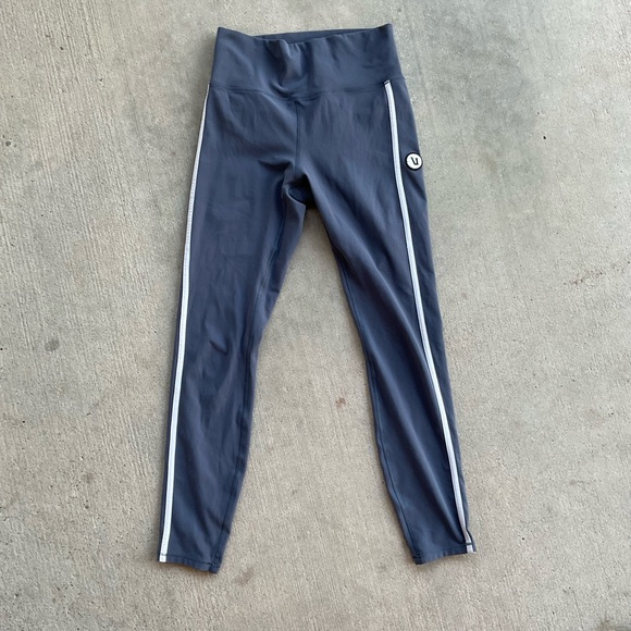 Vuori Track Leggings in a blue-gray color - Picture 3 of 8